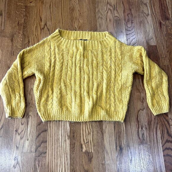 Fab‎ Rik Yellow Sweater M/L - Picture 1 of 4